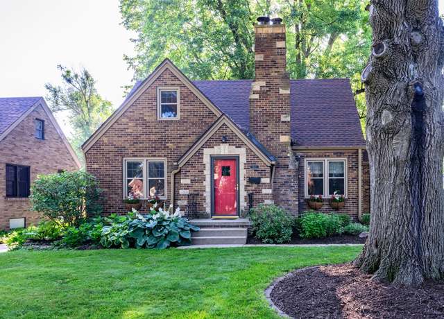 Property at 2801 46th St, Des Moines, IA 50310, 3 beds, 2 baths
