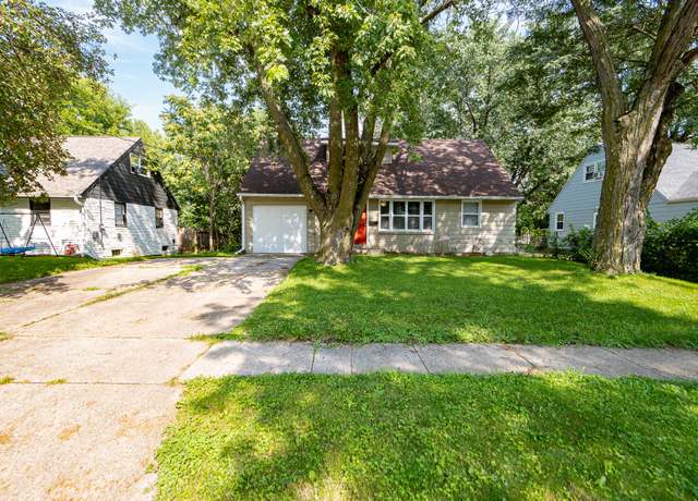 Property at 7401 SW 12th St, Des Moines, IA 50315, 4 beds, 2 baths
