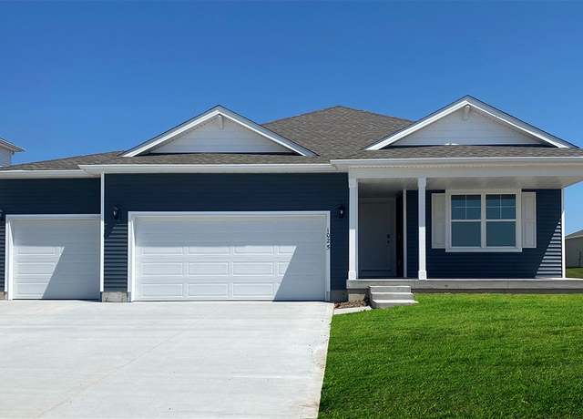 Property at 1405 Northview Dr, Waukee, IA 50263, 4 beds, 3 baths