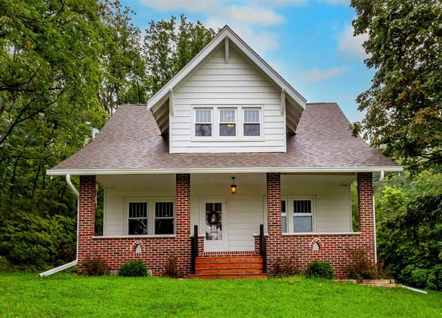 Property at 6065 NW 6th Dr, Des Moines, IA 50313, 4 beds, 2.5 baths