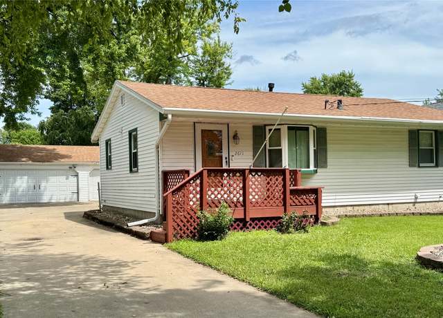 Property at 2611 E 38th St, Des Moines, IA 50317, 3 beds, 2 baths