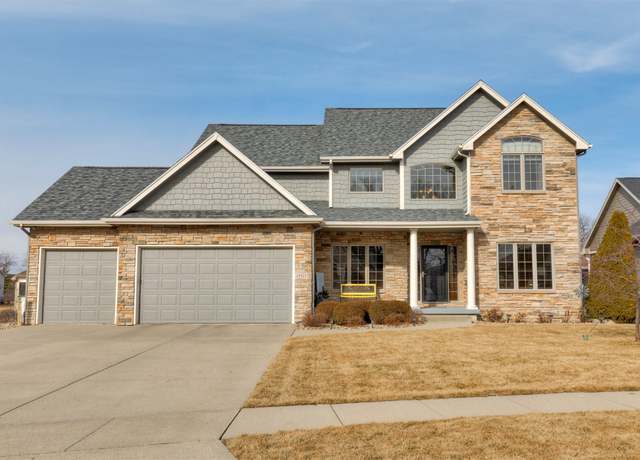 Property at 14419 Oakwood Dr, Urbandale, IA 50323, 4 beds, 4.5 baths