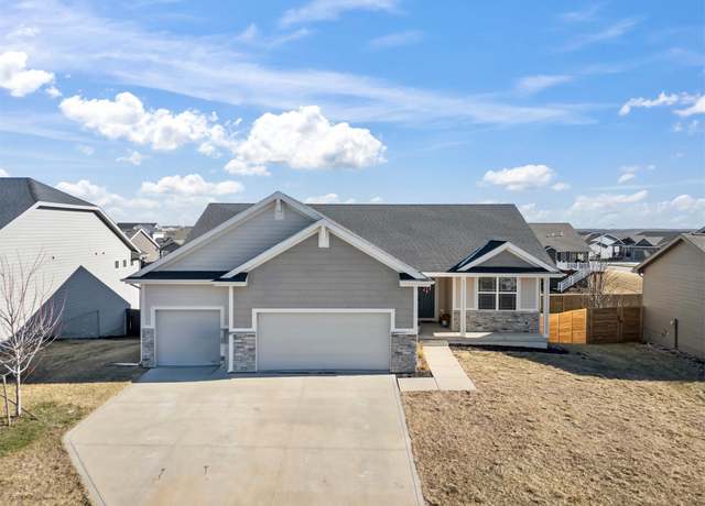 Property at 1411 S 7th St, Adel, IA 50003, 4 beds, 3 baths