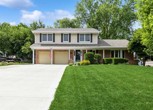 Property at 2906 Watrous Ave, Des Moines, IA 50321, 5 beds, 2.5 baths