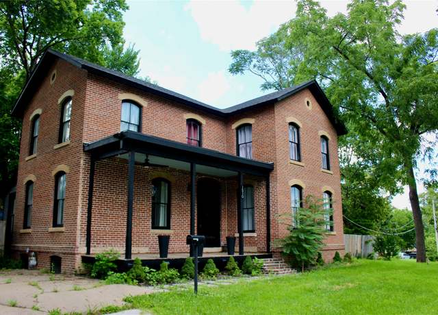 Property at 1510 9th St, Des Moines, IA 50314, 3 beds, 3 baths