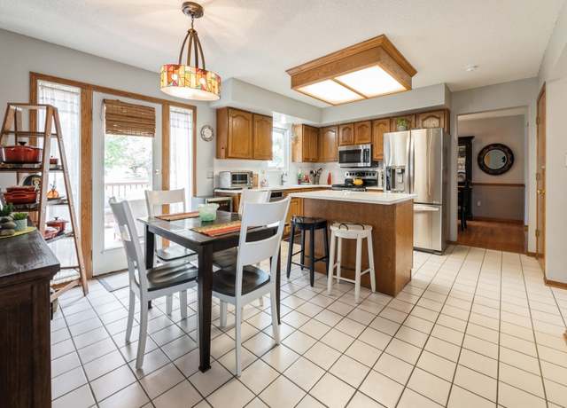 Property at 2190 NW 147th St, Clive, IA 50325, 4 beds, 2.5 baths