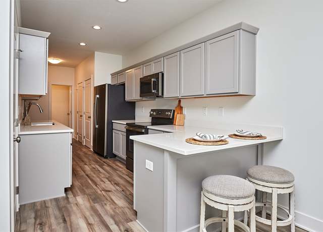 Property at 9664 Starview Dr, West Des Moines, IA 50266, 3 beds, 3.5 baths