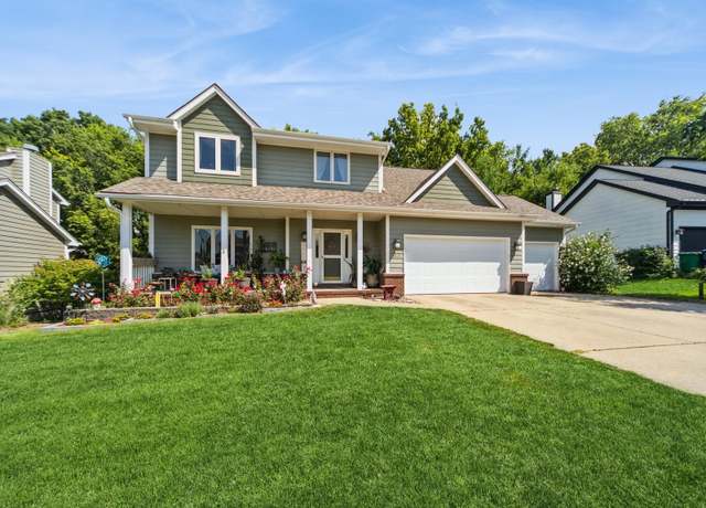 Property at 9121 Iltis Dr, Urbandale, IA 50322, 4 beds, 3.5 baths