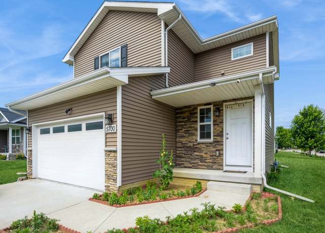Property at 5700 SE 25th St, Des Moines, IA 50320, 3 beds, 2.5 baths