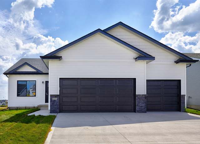 Property at 9394 Modena Ln, West Des Moines, IA 50266, 4 beds, 3 baths