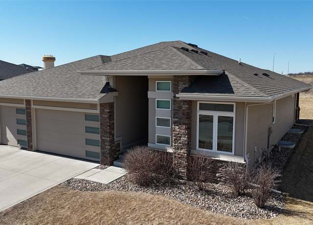 Property at 5312 165th St, Urbandale, IA 50323, 5 beds, 3 baths