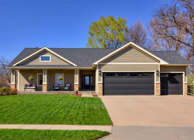 Property at 5570 Sunburst Dr, Pleasant Hill, IA 50327, 3 beds, 3 baths