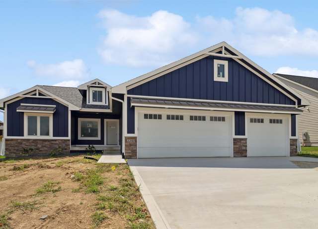 Property at 2340 Green Leaf Cir, Norwalk, IA 50211, 5 beds, 3 baths