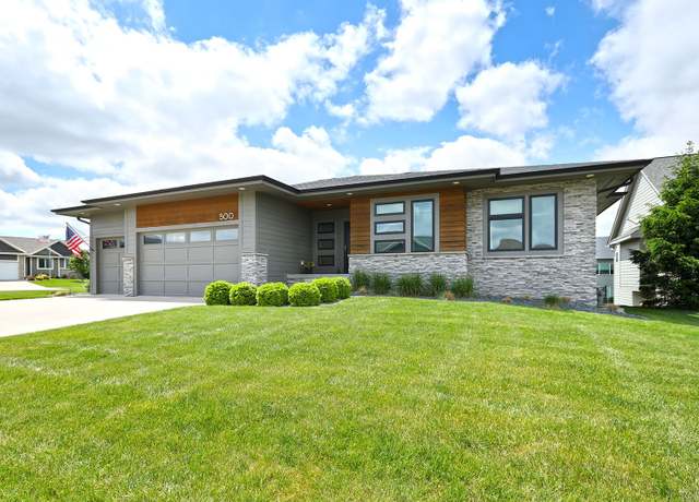 Property at 500 NW Autumn Park Ct, Grimes, IA 50111, 5 beds, 3 baths