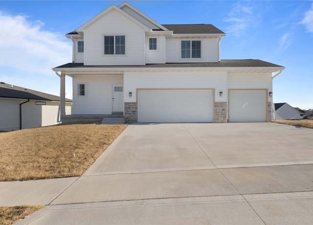 Property at 1641 20th Ave SE, Altoona, IA 50009, 4 beds, 2.5 baths