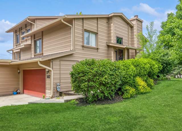 Property at 1112 Woodland Park Dr, West Des Moines, IA 50266, 3 beds, 2 baths