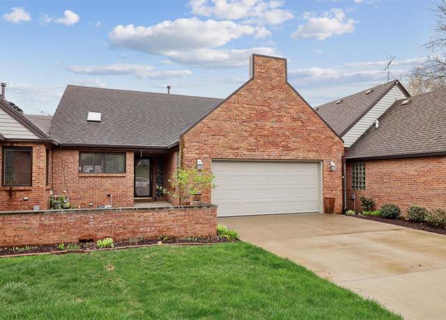 Property at 692 58th Pl #14, West Des Moines, IA 50266, 2 beds, 2.5 baths