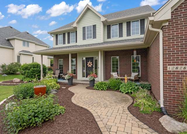 Property at 12828 Timberline Dr, Urbandale, IA 50323, 4 beds, 3.5 baths