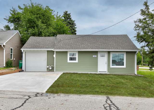 Property at 205 NW 51st Pl, Des Moines, IA 50313, 2 beds, 1 bath