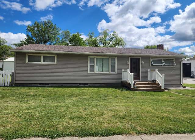 Property at 1420 Court Ave, Chariton, IA 50049, 3 beds, 1.5 baths