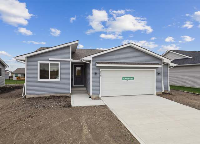 Property at 2007 White Oak Ln, Granger, IA 50109, 3 beds, 3 baths