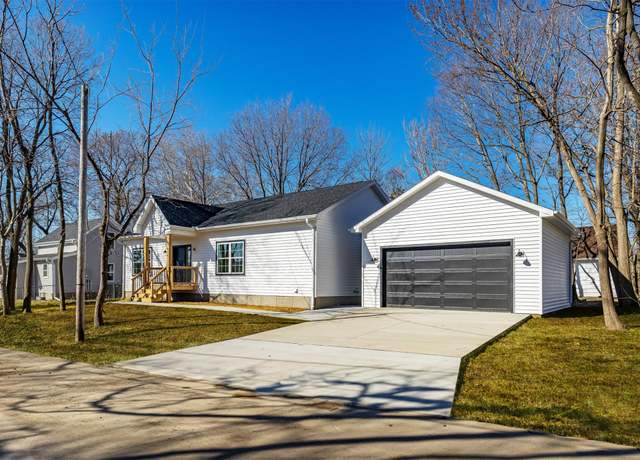 Property at 926 23rd Pl, Des Moines, IA 50312, 3 beds, 2 baths