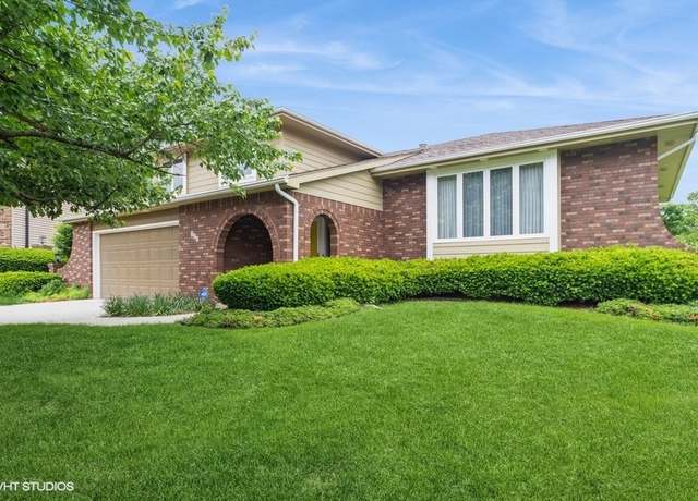 Property at 521 51st St, West Des Moines, IA 50265, 4 beds, 3.5 baths