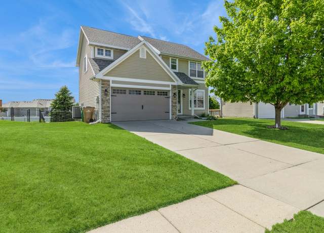 Property at 900 SE Woodbine Dr, Grimes, IA 50111, 4 beds, 2.5 baths
