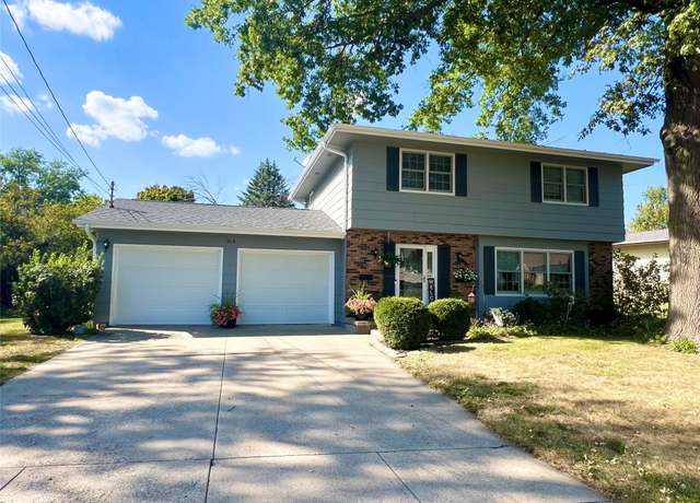 Property at 313 E 29th St S, Newton, IA 50208, 4 beds, 2.5 baths
