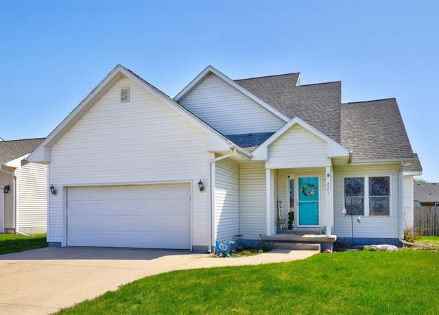Property at 221 N 15th Ave, Winterset, IA 50273, 5 beds, 2.5 baths