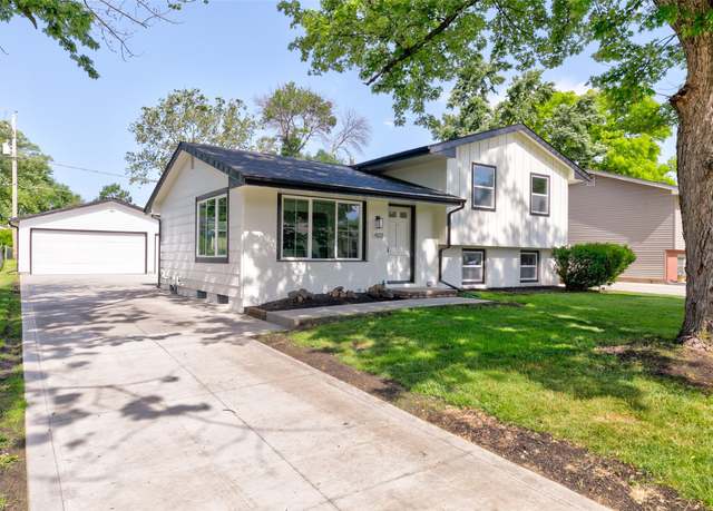 Property at 4132 E 24th Ct, Des Moines, IA 50317, 4 beds, 2 baths