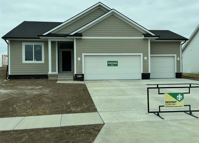 Property at 6724 Bright St, Johnston, IA 50131, 5 beds, 3 baths