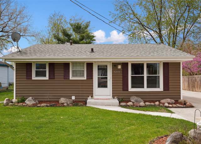 Property at 3210 E 42nd St, Des Moines, IA 50317, 3 beds, 2 baths