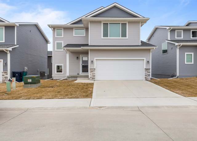 Property at 15139 Bellflower Ln, Urbandale, IA 50323, 3 beds, 2.5 baths