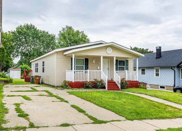 Property at 641 8th St, West Des Moines, IA 50265, 3 beds, 2 baths