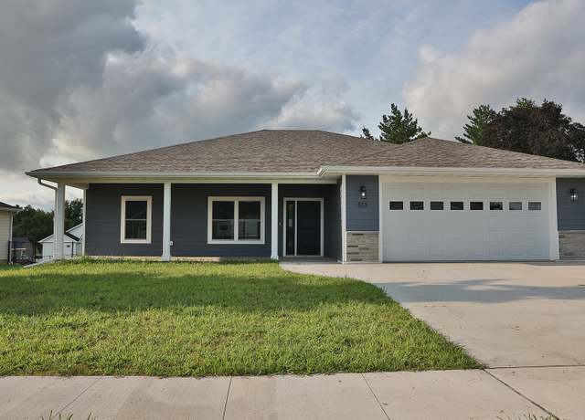 Property at 513 18th Ave E, Oskaloosa, IA 52577, 3 beds, 2 baths