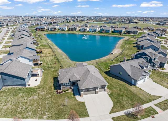 Property at 2102 NW 24th St, Ankeny, IA 50023, 4 beds, 3.5 baths