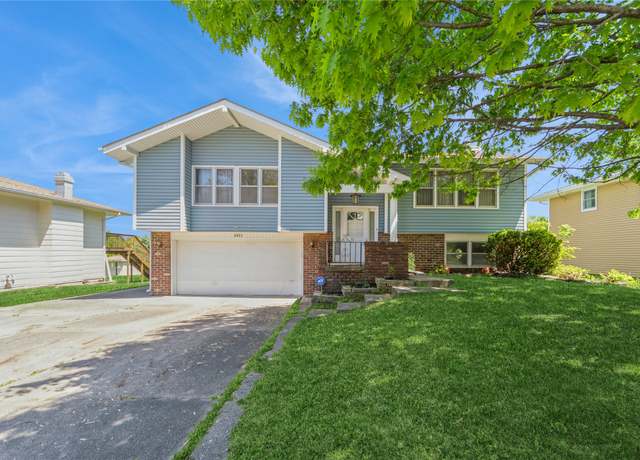 Property at 4021 80th St, Urbandale, IA 50322, 3 beds, 2 baths