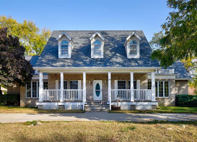 Property at 1312 Greene St, Adel, IA 50003, 4 beds, 3.5 baths