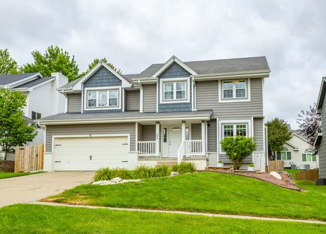 Property at 380 59th St, West Des Moines, IA 50266, 4 beds, 2.5 baths