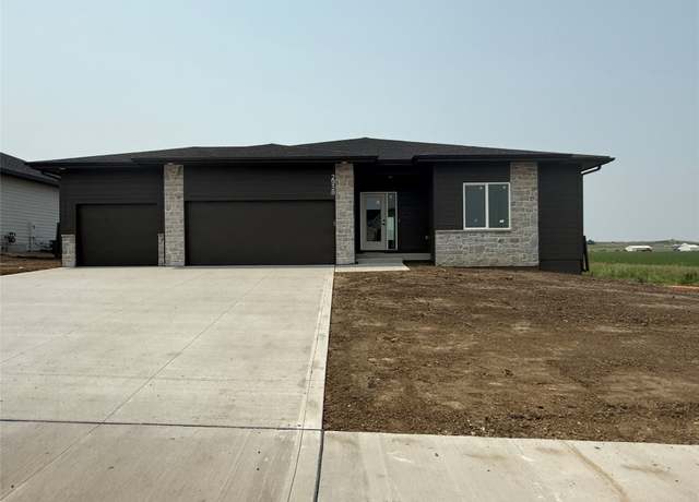 Property at 2938 NW Beechwood Dr, Grimes, IA 50111, 5 beds, 3.5 baths