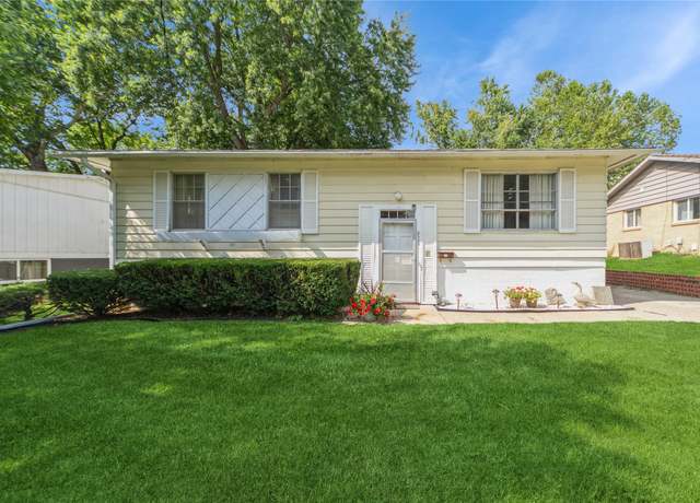 Property at 8505 Madison Ave, Urbandale, IA 50322, 3 beds, 2 baths
