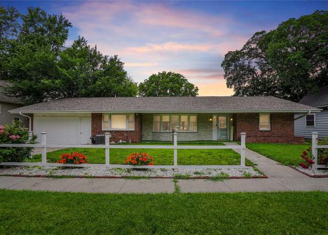 Property at 524 10th St, Nevada, IA 50201, 3 beds, 2.5 baths
