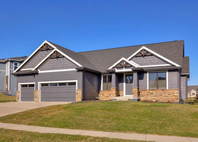 Property at 16005 N Valley Dr, Urbandale, IA 50323, 4 beds, 3.5 baths