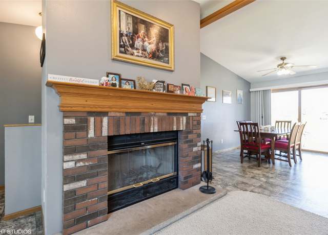 Property at 1303 N 7th St, Winterset, IA 50273, 5 beds, 3 baths