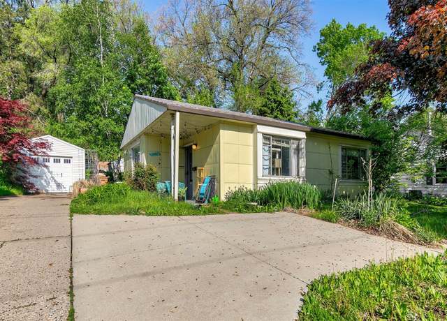 Property at 1440 63rd St, Windsor Heights, IA 50324, 2 beds, 1 bath