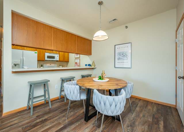 Property at 8601 Westown Pkwy #18211, West Des Moines, IA 50266, 3 beds, 2 baths