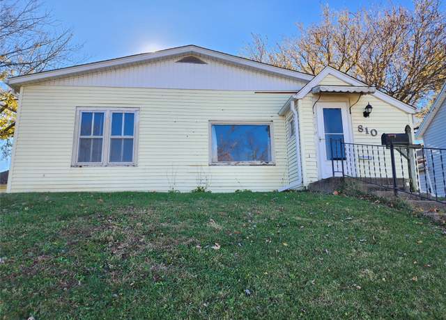 Property at 810 E Marion St, Knoxville, IA 50138, 3 beds, 1 bath