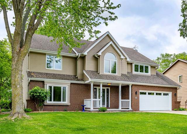 Property at 4630 Stonebridge Rd, West Des Moines, IA 50265, 4 beds, 4 baths