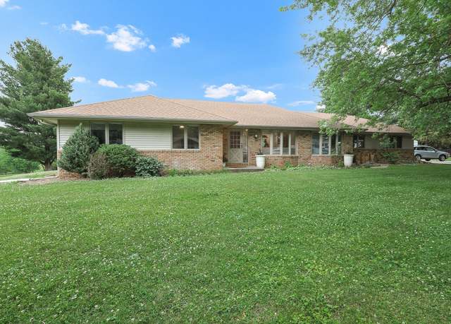 Property at 1414 Hazel St, Pella, IA 50219, 6 beds, 3 baths